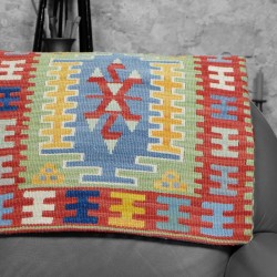 Grand coussin bohème en kilim coloré Milid par KaravaneSerail