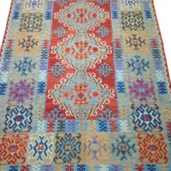 Tapis kilim coloré décoré de motifs ethniques K7