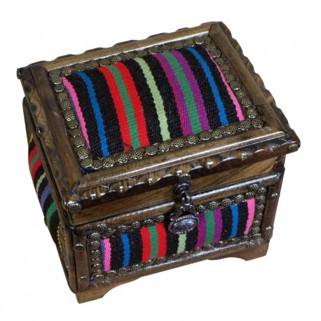 Jolie boite multicolore à bijoux en bois et kilim Krysios par KaravaneSerail