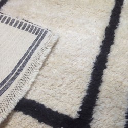 Tapis turc blanc et noir Tülü, tapis berbère, tapis beni ouarain S05