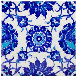 Carreau de faïence bleu et blanc au design artisanal Chatiam