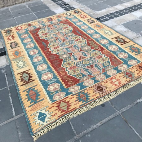 Tapis traditionnel en kilim ancien K07