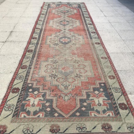 Tapis de couloir vintage, design oriental anatolien par KaravaneSerail