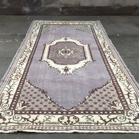 Tapis turc gris et beige pour décoration ethnique chic