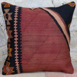 Coussin kilim rouge et noir Kolon D044