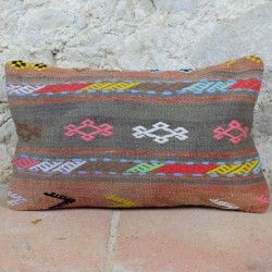 Coussin en kilim oriental d'Anatolie Lumbar E004 par KaravaneSerail