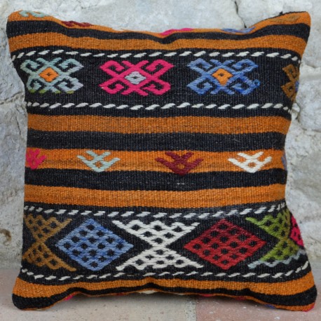 Idée déco bohème, coussin kilim coloré Kolon D015