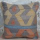 Housse de coussin en kilim Kolon D061 avec motifs tribaux traditionnels et couleurs pastel