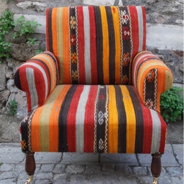 Fauteuil décoré de kilim