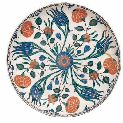 Plat déco en faïence d'Iznik style Kara Memi