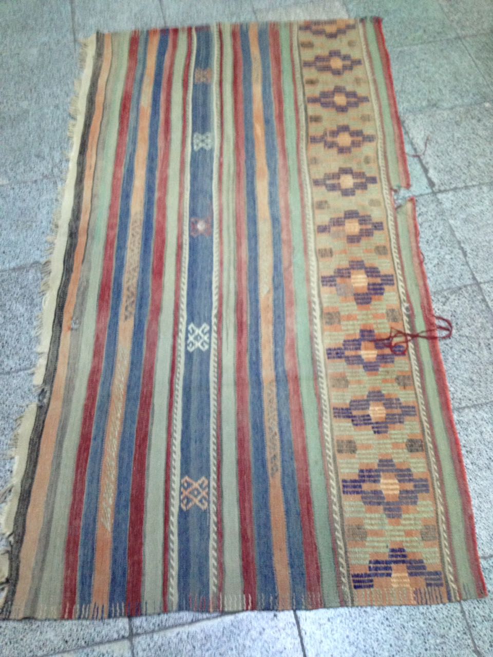 Tapis ancien pour coussin vintage par KaravaneSerail