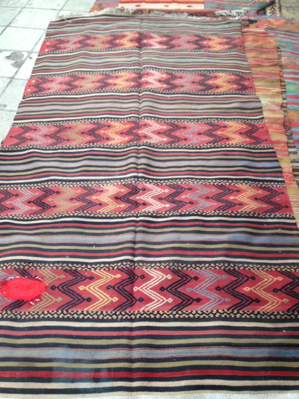 Tapis ancien pour coussin kilim par KaravaneSerail