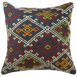 Idée cadeau déco unique, le coussin kilim par KaravaneSerail