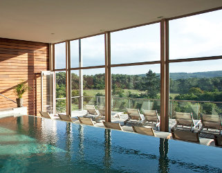 Piscine de l'hotel spa La Grée des Landes Yves Rocher et KaravaneSerail